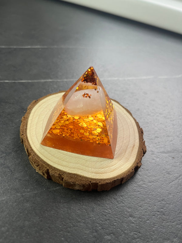 Pyramide avec quartz rose